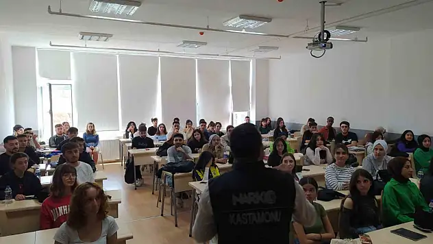 Üniversite Öğrencilerine 'Uyuşturucuyla Mücadele' Eğitimi