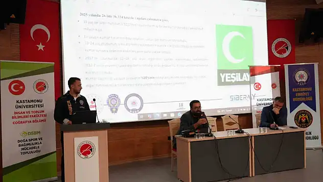 Üniversite öğrencilerine dijital dünyanın tehlikeleri anlatıldı