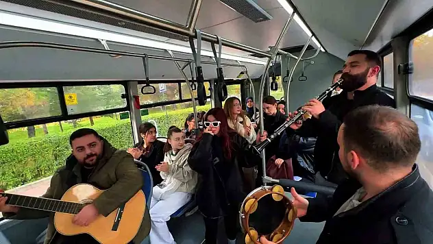 Üniversite Öğrencilerine Müzikli Süpriz