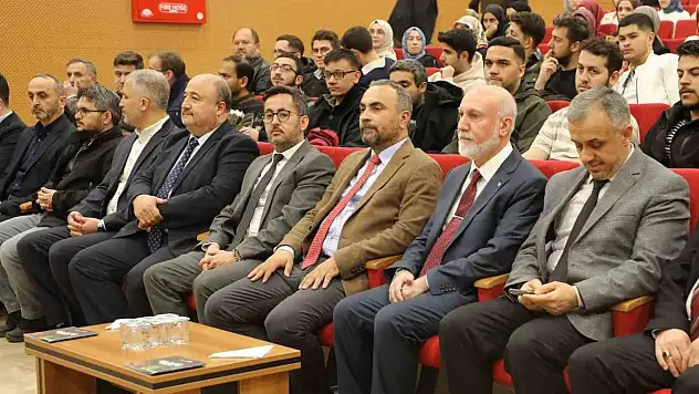 Üniversitesi Gençler Kur'an-ı Kerim'i Güzel Okumak İçin Yarıştı