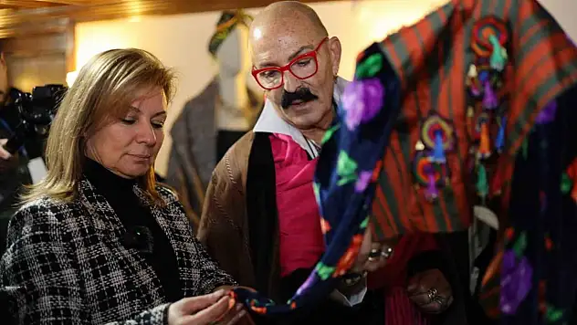 Cemil İpekçi Koleksiyonlarını Sergiledi