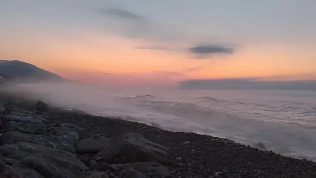 Upwelling denizin üzerinde sis bulutu oluşturdu