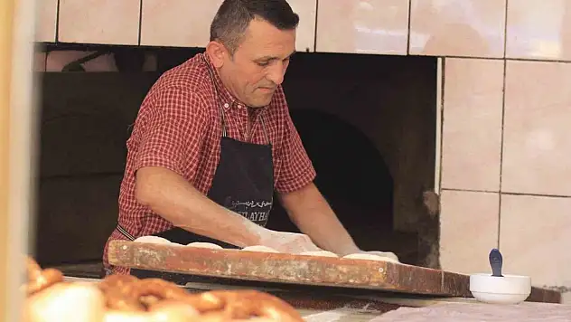 Usta Olarak Başladığı Fırının Sahibi Oldu, 40 Yıldır Simit Satıyor