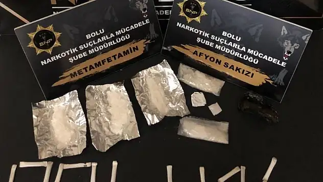 Üzerlerinden 38 Parça Uyuşturucu Çıktı