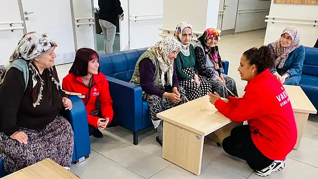 Vakıflar Bölge Müdürlüğü Personeli Yaşlılarla Bir Araya Geldi