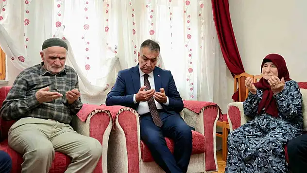 Vali Çağatay'ın İlk Ziyareti Şehidin Baba Evi Oldu