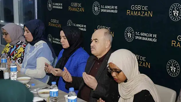 Vali Dağlı Öğrencilerle İftar Yemeğinde Bir Araya Geldi