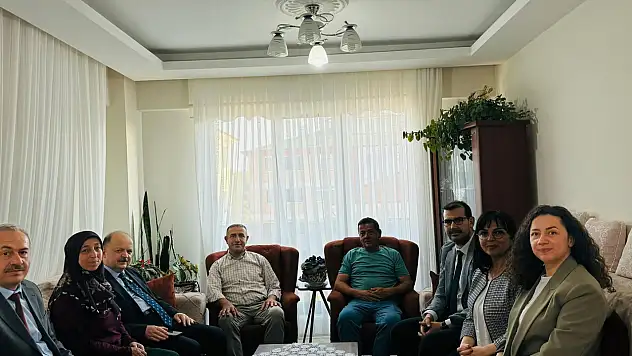 Vali Dallı'dan Koruyucu Aileye Ziyaret