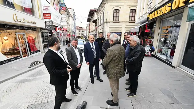 Vali Dallı Esnaflarla Bir Araya Geldi