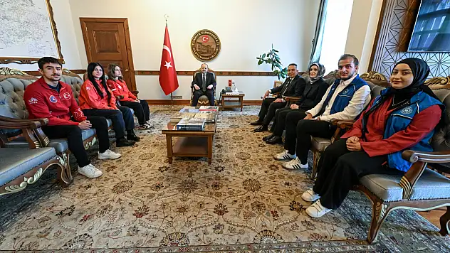 Vali Dallı Genç Sporcuları Kabul Etti