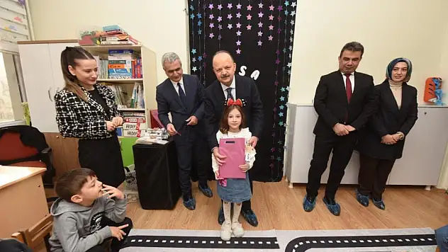Vali Dallı Karne Törenine Katıldı