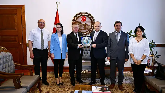 Vali Dallı Misafirlerini Ağırladı