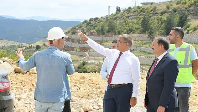 Vali Gürel, millet bahçelerindeki çalışmaları inceledi