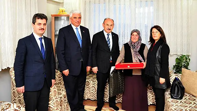 Vali Karadeniz, şehit ve gazi ailelerinin yanında
