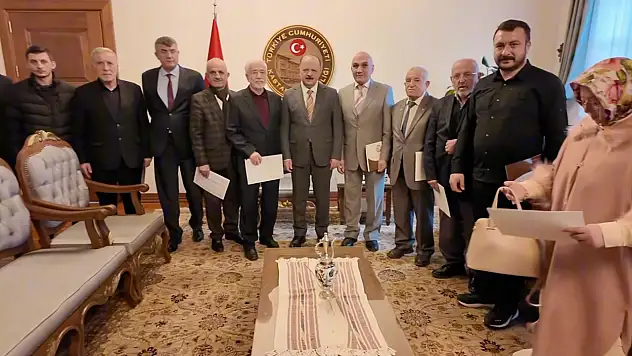 Vali Meftun Dallı'dan Mütevelli Heyeti Üyelerine Teşekkür Belgesi