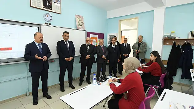 Vali Meftun Dallı, Okulları Ziyaret Etti