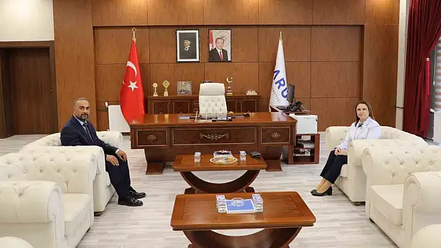 Vali Nurtaç Arslan, Rektör Akkaya'yı Ziyaret Etti