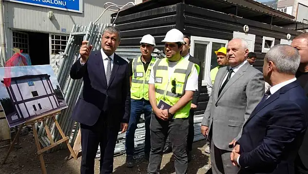 Vali Yavuz, Okullarda İncelemelerde Bulundu