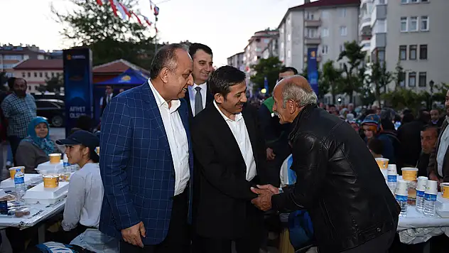 Vali Yıldırım, ilimizdeki ilk iftarını halkla yaptı