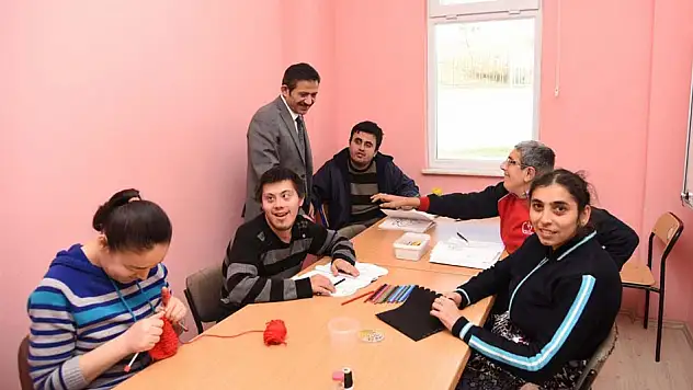 Vali Yıldırım özel öğrencilere moral verdi