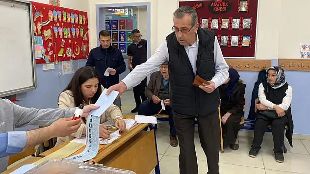 Vatandaşlar Okullara Akın Etti