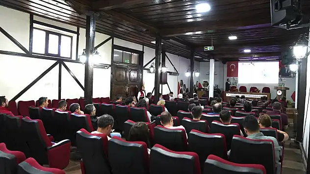Veteriner Hekimlere Numune Alma Ve Hastalıklarla Mücadele Eğitimi