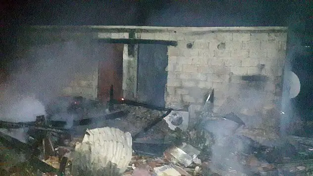 Yalnız yaşayan yaşlı adamın evi yandı