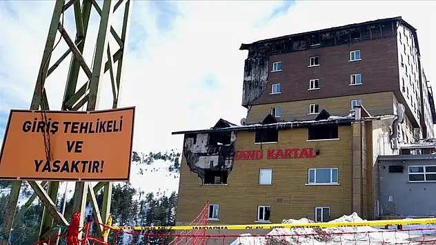 Yanan Otelde Bakanlık Ve AFAD Heyeti İnceleme Yaptı