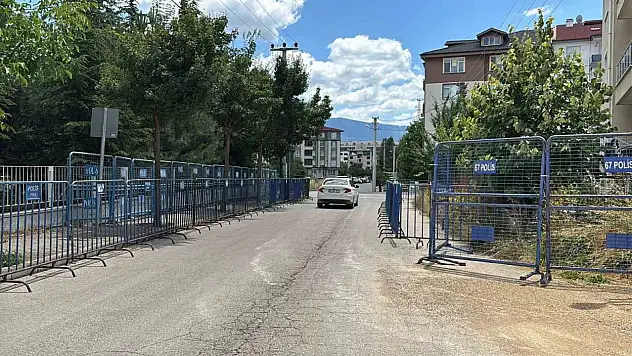 Mahkeme Salonu Çevresine Araç Girişi Yasaklandı