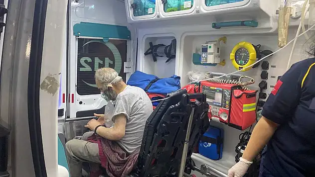 Yangından etkilenen adam hastaneye kaldırıldı