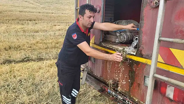 Yanmak Üzere Olan Kaplumbağayı İtfaiye Kurtardı