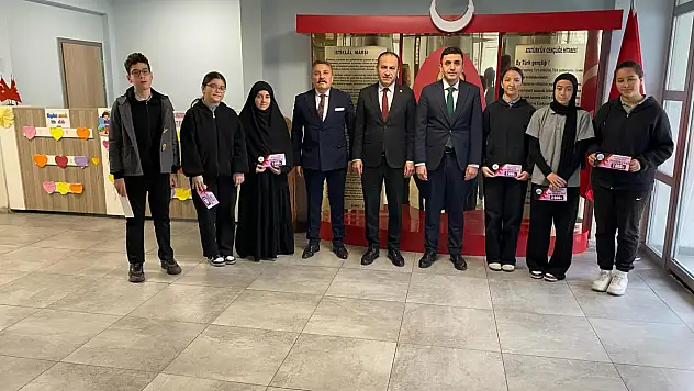 Yarışmada Dereceye Giren Öğrencilere Hediyeleri Verildi