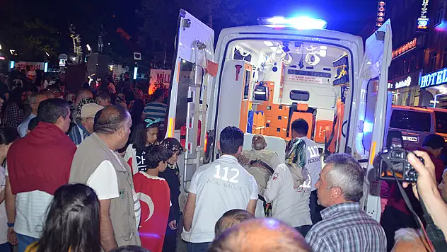 Yaşlı adam demokrasi nöbetinde kalp krizi geçirdi