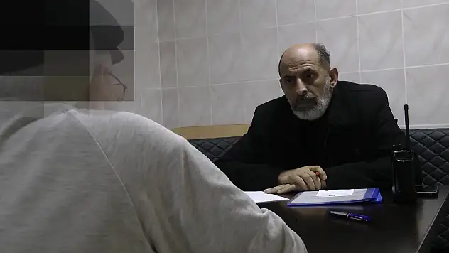 Yaşlı adamı dolandırılmaktan eşi kurtardı
