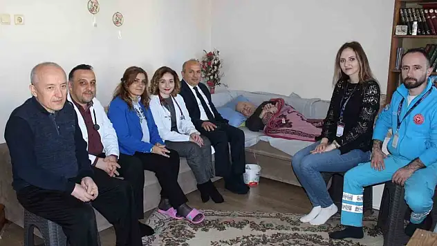 Yaşlıları Evlerinde Ziyaret Ederek Günlerini Kutladılar