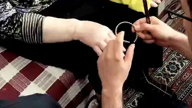 Yatalak Hastanın Şişen Bileğindeki Bileziği İtfaiye Çıkardı