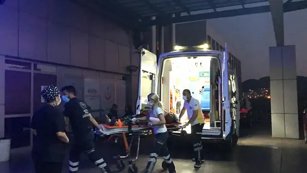 Yayalara yol veren sürücüye motosiklet çarptı: 1 yaralı
