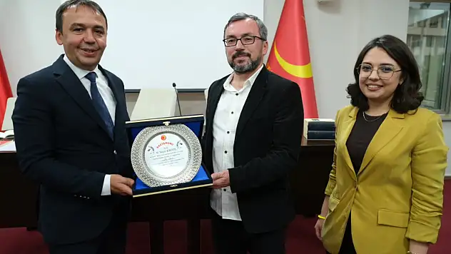 Yazarlık Eğitimi Kursu Mezunlarını Verdi