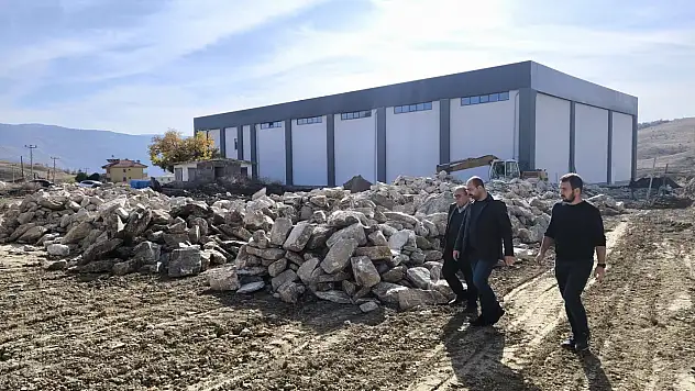 Yeni Kapalı Spor Salonunda Peyzaj Çalışmaları Devam Ediyor