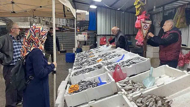 Zonguldak'ta Yerli Hamsi Rüzgarı: Vatandaşın İlgi Odağı!