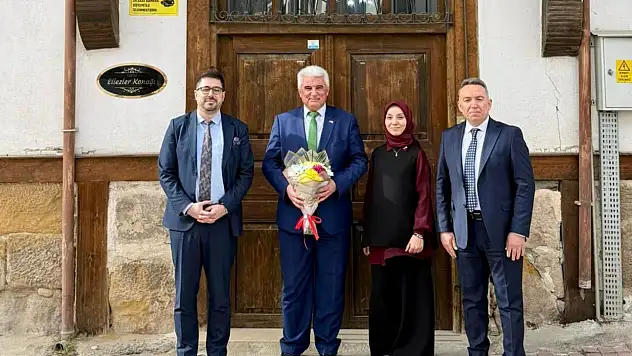 Yeşilay'da Bayrak Değişimi