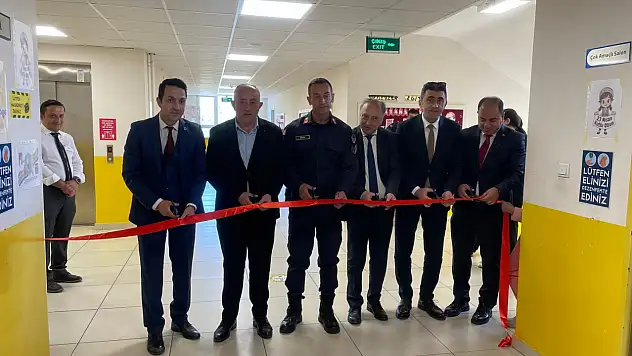 Yeşilova Ortaokulu'nda TÜBİTAK 4006 Bilim Fuarı Açılışı Düzenlendi