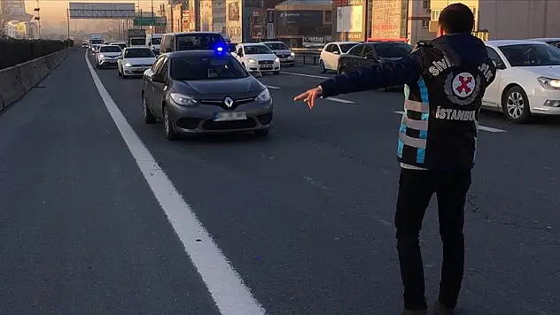 Yetkisiz Çakar Kullanan Sürücülere İşlem Yapıldı