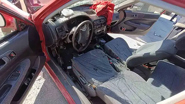 Yığılca yolunda otomobil kamyonete çarptı: 1 yaralı