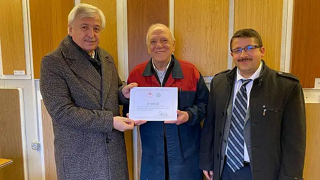 Yıkılan Leylek Yuvasının Yenisini Yaptırmıştı, Plaket Takdim Edildi