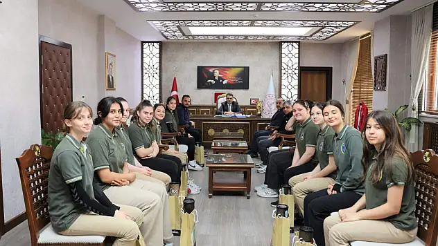 Yıldız Kızlar'dan Hasan Gümüş'e Ziyaret