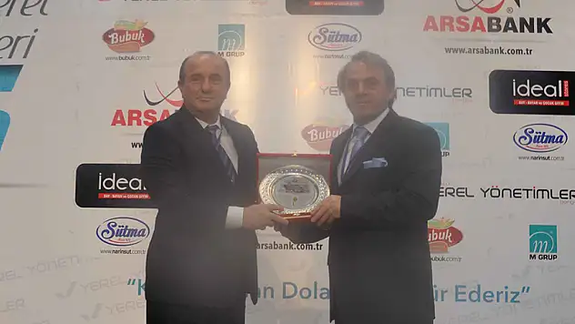 Yılın yöneticisi Uzuner oldu