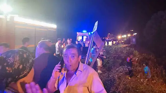 Yolcu minibüsü ile otomobil çarpıştı: 11 yaralı