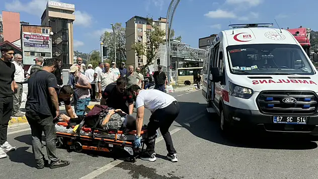 Yolun karşına geçmeye çalışan yaşlı kadına otomobil çarptı