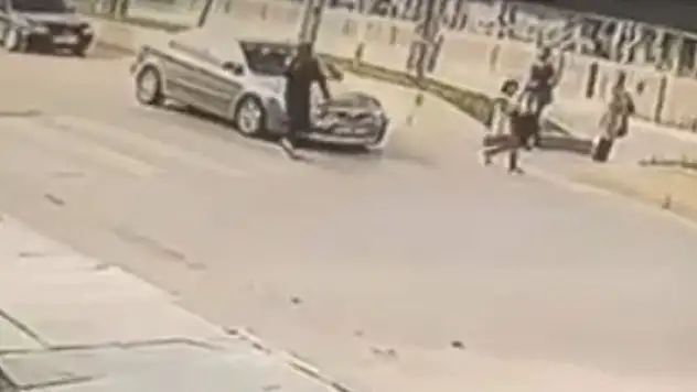 Otomobilin Altında Kalmaktan Kıl Payı Kurtuldu